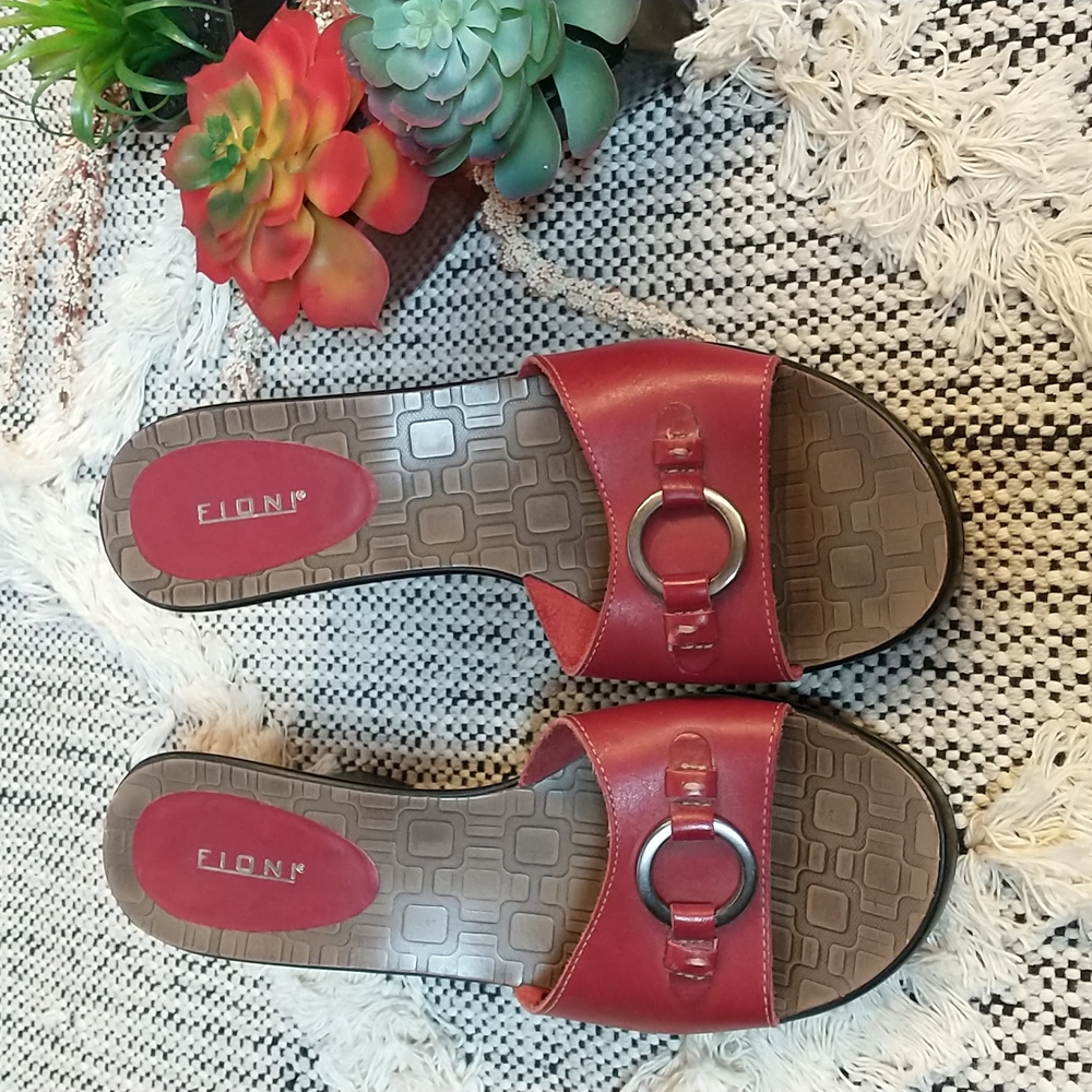 Fioni Red Leather Slide Heeled Sandals With Gold Color Metal Loop On Vamp